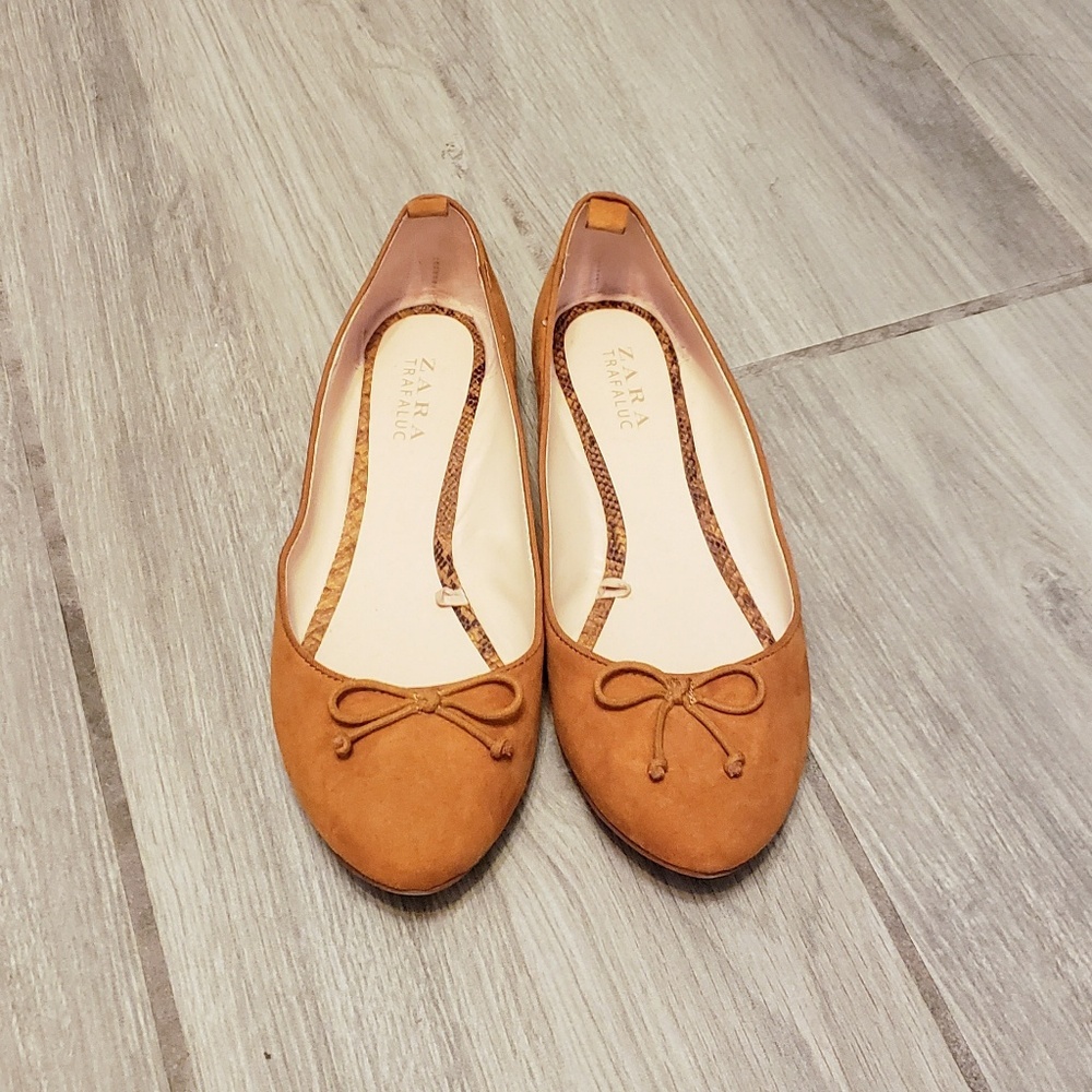 Zara 37 Faux Suede Flats